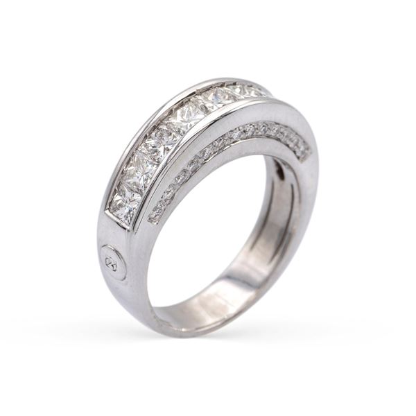 18kt white gold and diamond riviere ring