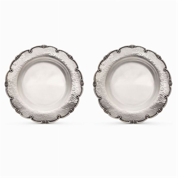 Coppia di piatti in argento