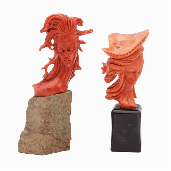 Gruppo di sculture in corallo rosso (2)  (Italia meridionale, XX Sec.)  - Asta DIPINTI |ARREDI | OGGETTI D'ARTE - Colasanti Casa d'Aste
