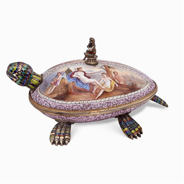 Gilt silver and polychrome enamelbox