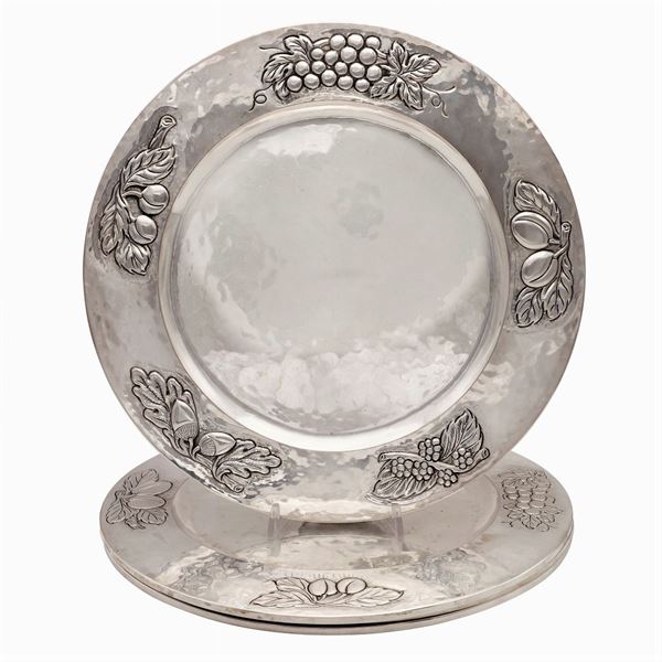 Set of silver sousplat (3)