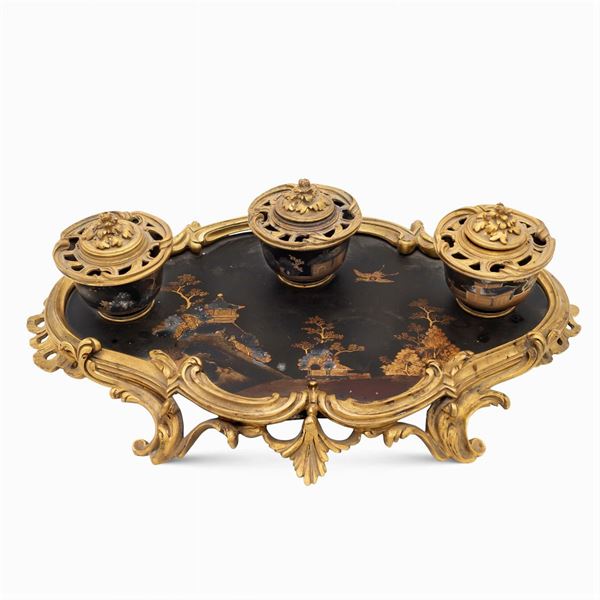 Calamaio in bronzo dorato e legno laccato