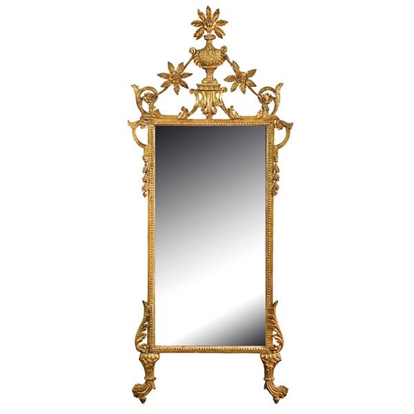 Specchiera in legno dorato ed intagliato