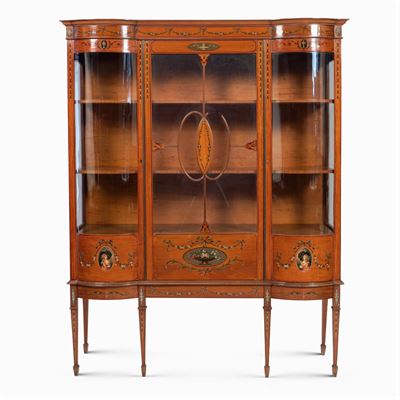 Vetrina in Satinwood