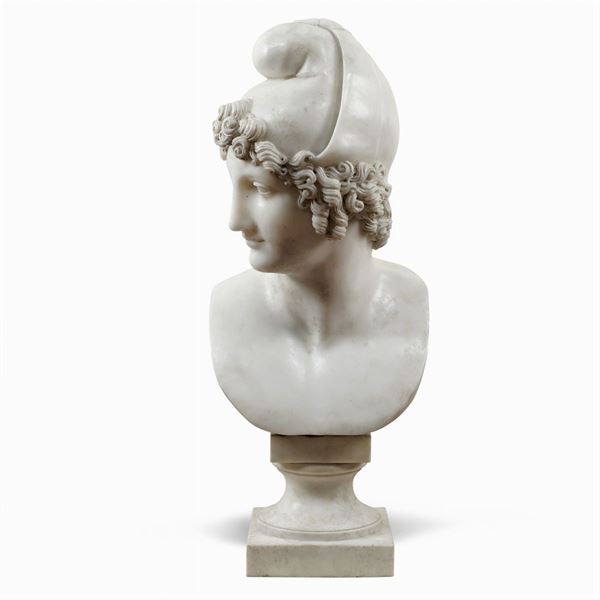 Scultura in marmo bianco raffigurante Paride