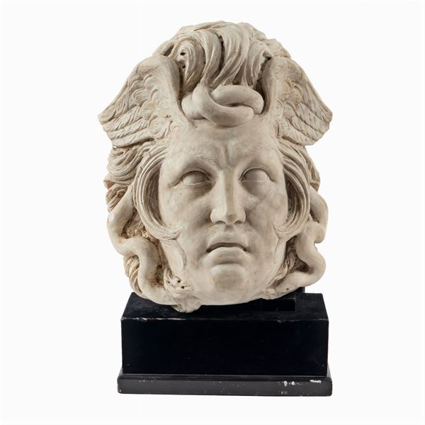Scultura in marmo bianco