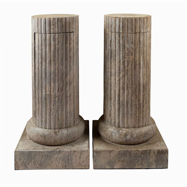 Coppia di colonne scanalate in legno laccato