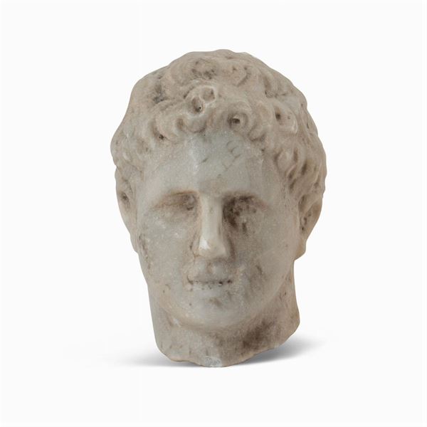 Scultura in marmo bianco