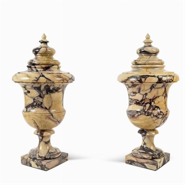 Pair of breccia medicea potiches  (Italy, 20th century)  - Auction PAINTINGS | FURNITURE | WORKS OF ART - Colasanti Casa d'Aste