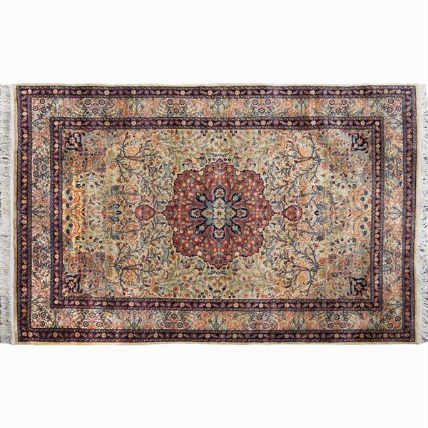 Tappeto orientale animato  (XX Sec.)  - Asta DIPINTI |ARREDI | OGGETTI D'ARTE - Colasanti Casa d'Aste