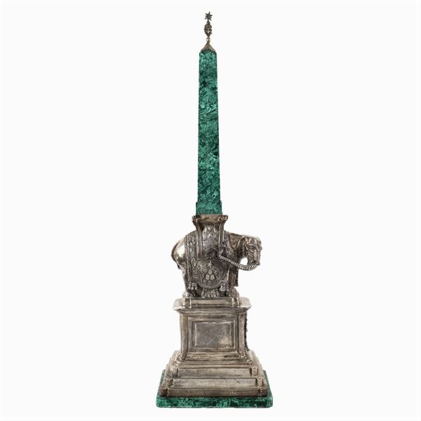 Scultura in argento con base in marmo