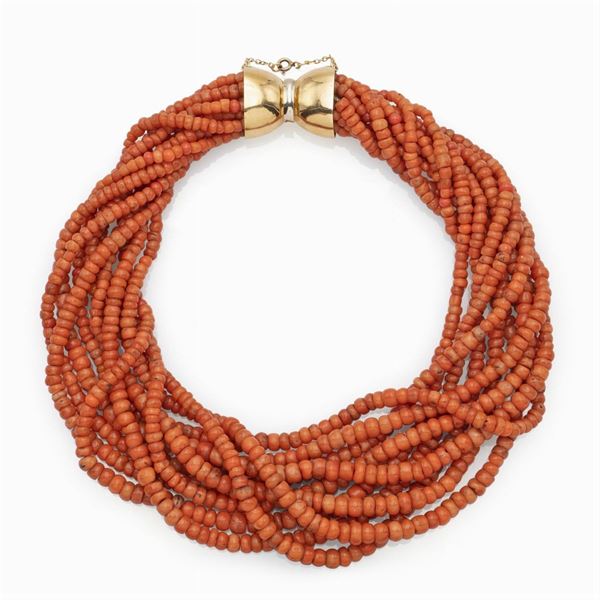 Torchon necklace with 10 coral strands