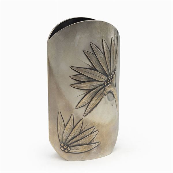 Silver vase  (Italy, 20th century)  - Auction FINE SILVER AND ART OF THE TABLE - Colasanti Casa d'Aste
