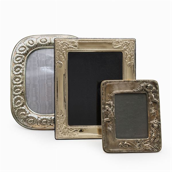 Three silver frames (3)  (Italy, 20th century)  - Auction FINE SILVER AND ART OF THE TABLE - Colasanti Casa d'Aste