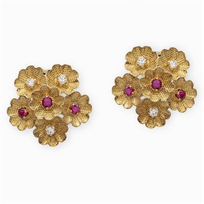 Coppia di Spille a Motivo Floreale in Oro Giallo 18kt