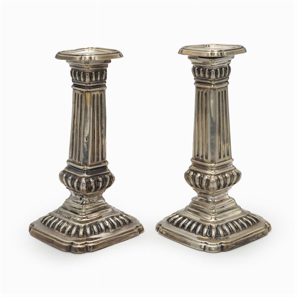 Pair of silver candlesticks  (Birmingham, 1910)  - Auction FINE SILVER AND ART OF THE TABLE - Colasanti Casa d'Aste
