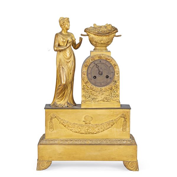Orologio da tavolo in bronzo dorato  (Francia, XIX sec.)  - Asta Dipinti Antichi, Arredi, Sculture e Oggetti d'Arte - Colasanti Casa d'Aste
