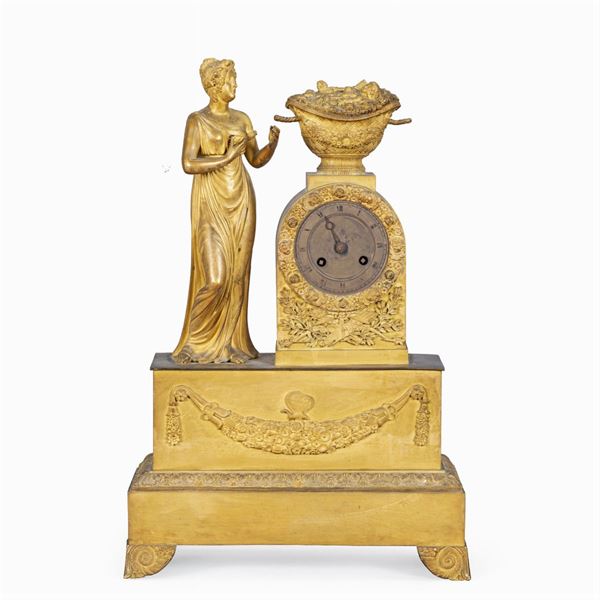 Orologio da tavolo in bronzo dorato