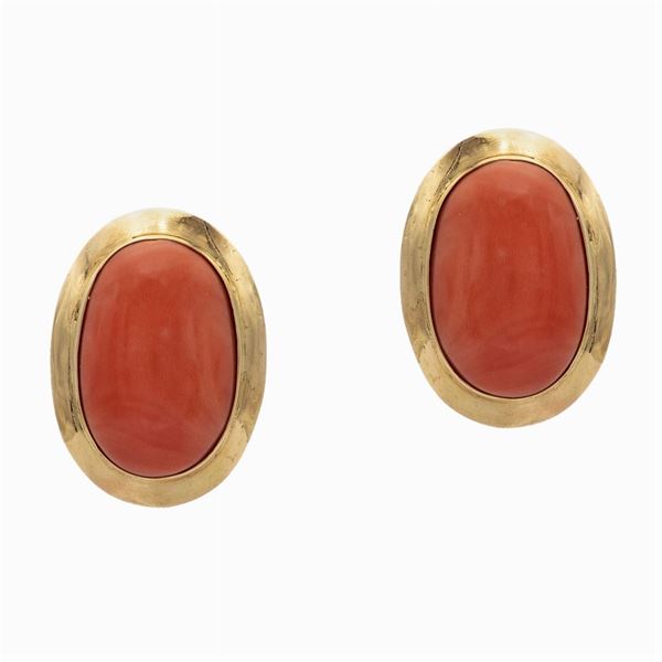 Orecchini a lobo in oro giallo 18kt e corallo
