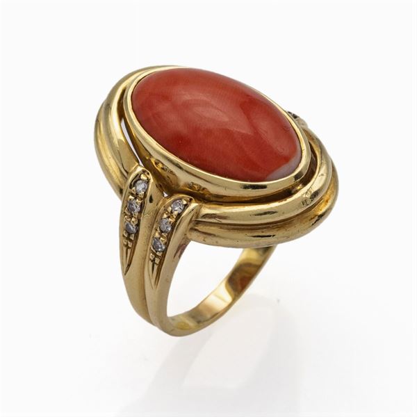 18kt yellow gold and coral ring