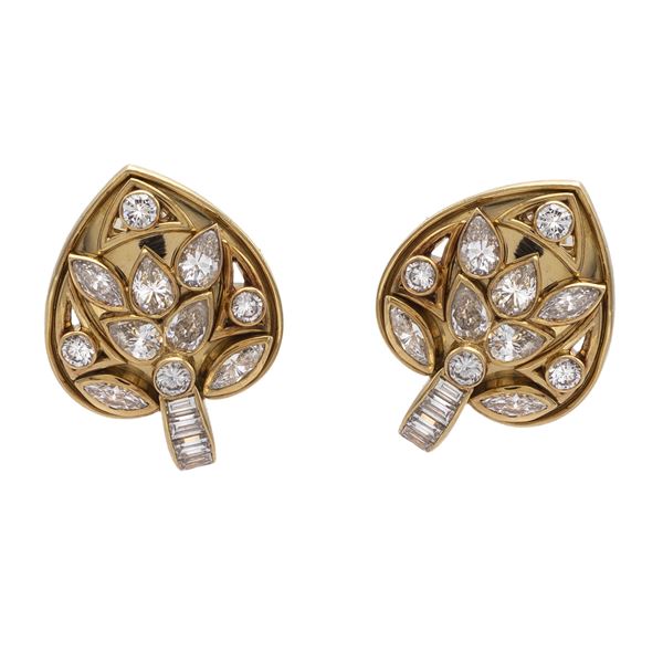 18kt yellow gold and diamonds floral motif earrings