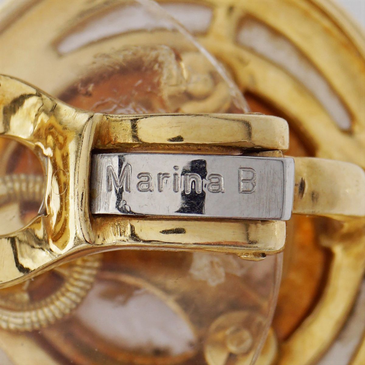 Marina Bulgari, Orecchini a Lobo in Oro Giallo 18kt e Madreperla