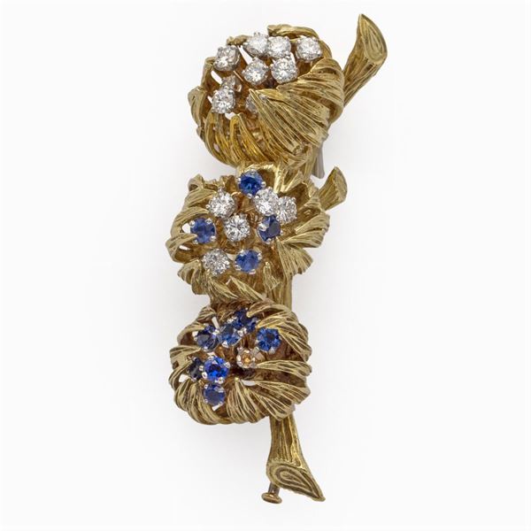 Spilla a motivo floreale in oro giallo 18kt  (anni 50/60)  - Asta GIOIELLI  OROLOGI  FASHION VINTAGE - Colasanti Casa d'Aste
