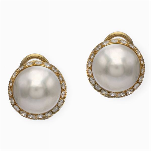 18kt yellow gold, mabe pearls and diamonds lobe earrings