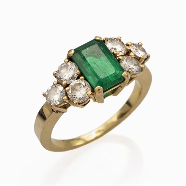 Anello in oro giallo 18kt con uno smeraldo naturale ct 2,70