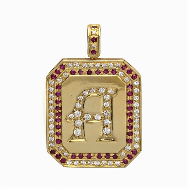 18kt yellow gold octagonal pendant with letter A.