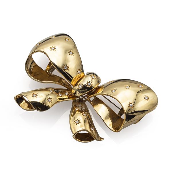 18kt yellow gold and diamonds ribbon shaped brooch