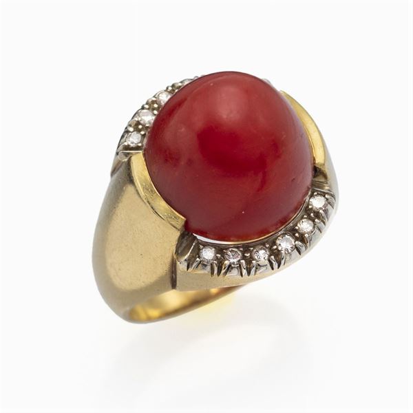 18kt yellow gold and red coral ring