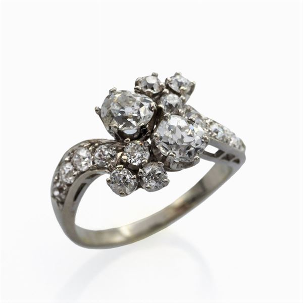Anello contrarié in oro bianco 18kt e diamanti
