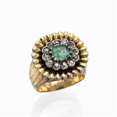 Anello in Oro Giallo 18kt Smeraldo e Rose di Diamante