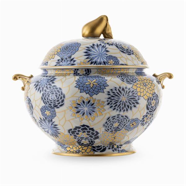 Limoges, porcelain soup tureen  (France, second half of the 20th century)  - Auction FINE SILVER AND ART OF THE TABLE - Colasanti Casa d'Aste