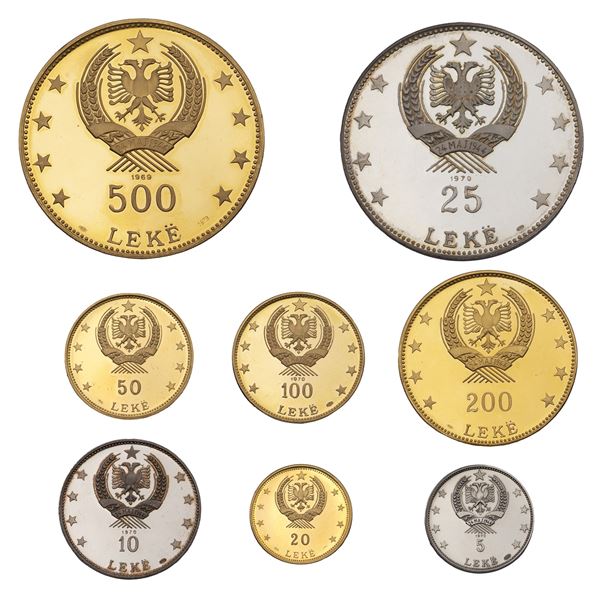 Commemorative coins (8)