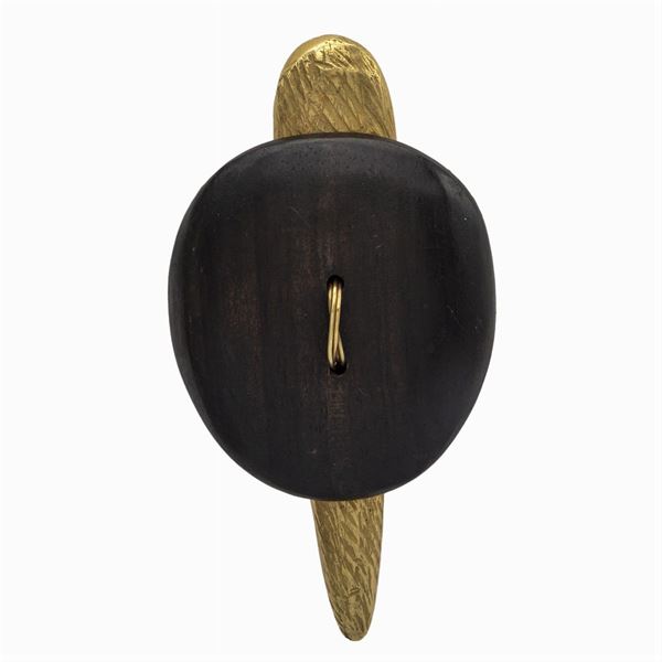 Spilla scultura in oro giallo 18kt e legno