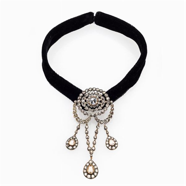 Antica spilla in oro e argento con rose coroné