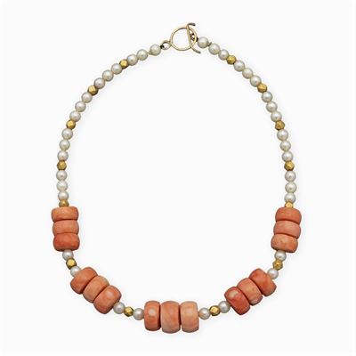 Collana Ad un Filo di Perle Coltivate Alternate da Corallo e Pepite