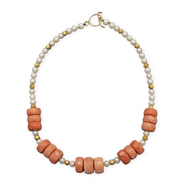 One strand of cultured pearls and coral necklace