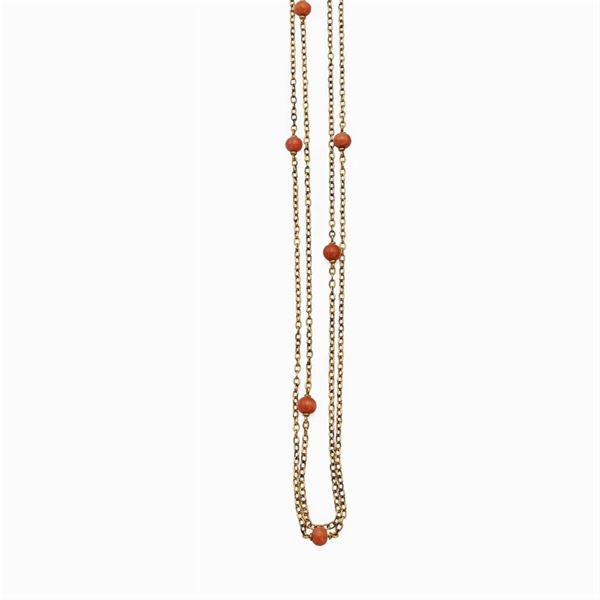 Antica collana lunga in oro giallo 18kt e sfere in corallo