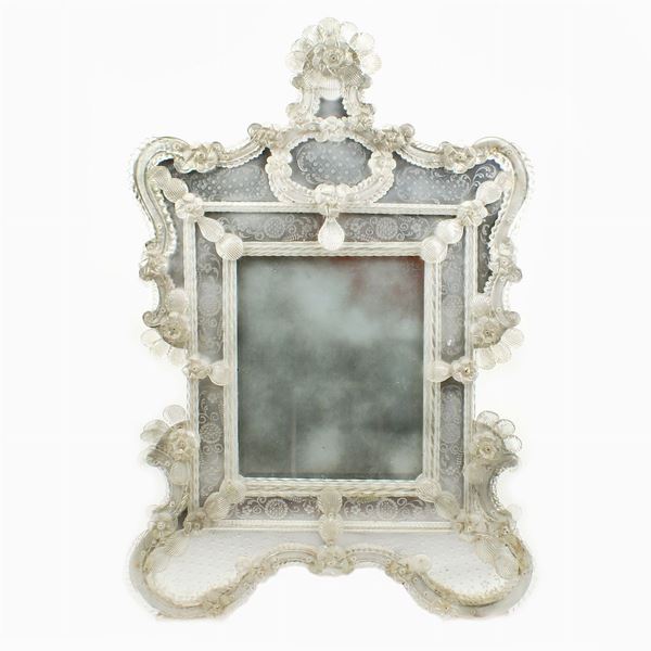 Specchiera con cornice sagomata