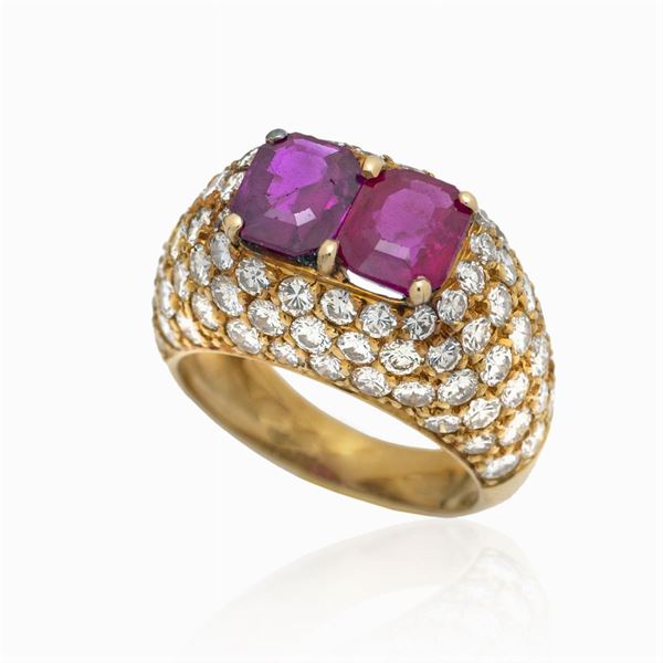 18kt yellow gold ring with rubies and diamonds