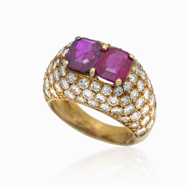Anello in oro giallo 18kt con rubini e diamanti