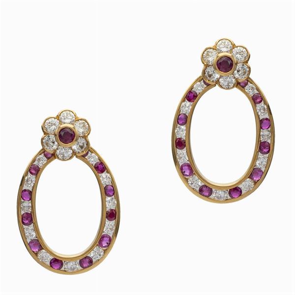 Orecchini pendenti in oro giallo 18kt diamanti e rubini
