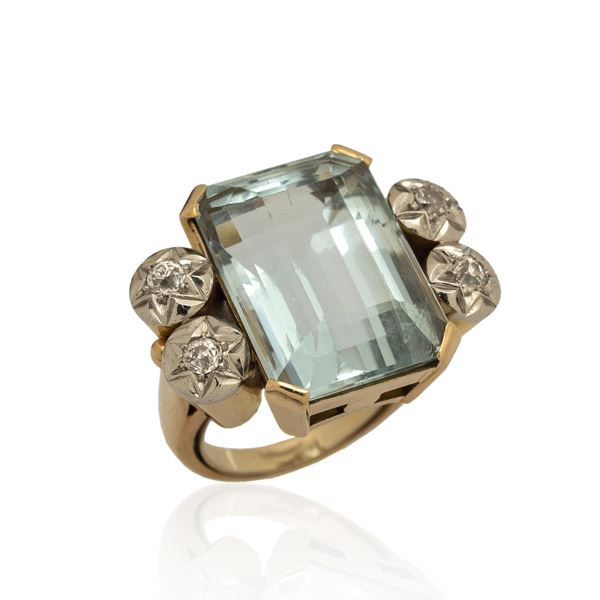 18kt yellow and white gold ring with aquamarine