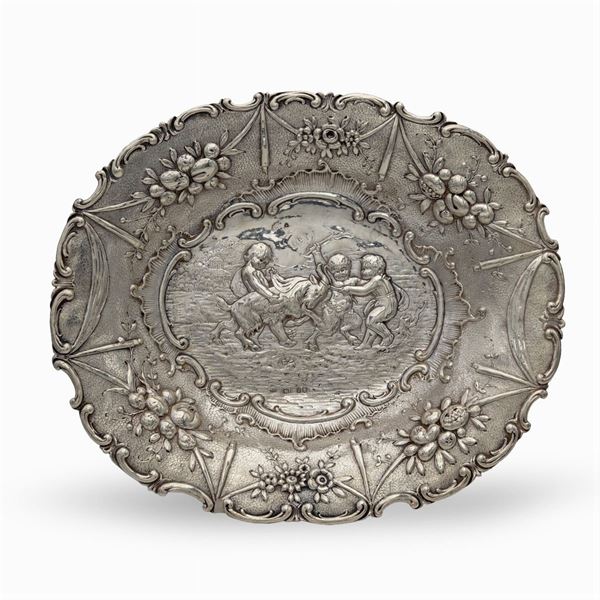 Centrotavola in argento  (Germania, XIX Sec., bolli importazione Londra 1896)  - Asta ARGENTI E ARTE DELLA TAVOLA - Colasanti Casa d'Aste