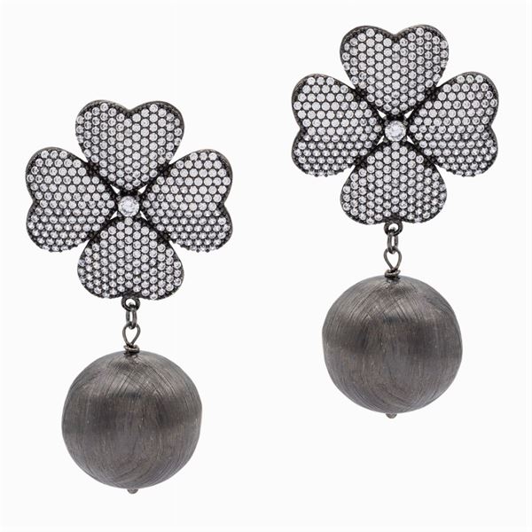 Bijou clover pendant earrings with boule