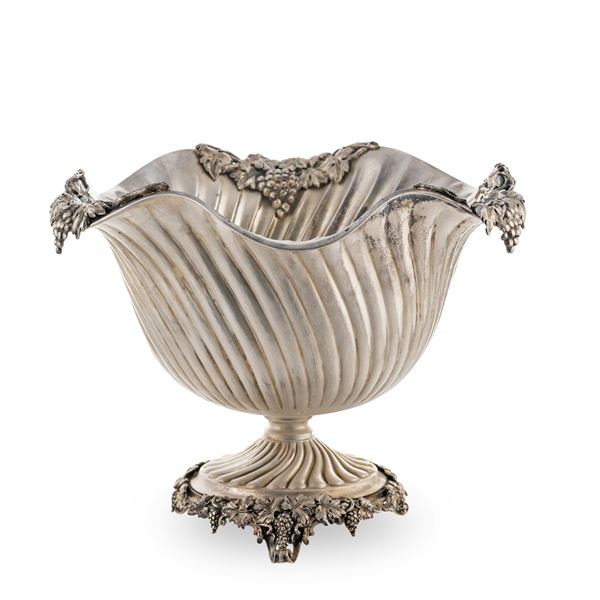 Large silver centerpiece stand  (Italy, 20th century)  - Auction FINE SILVER AND ART OF THE TABLE - Colasanti Casa d'Aste