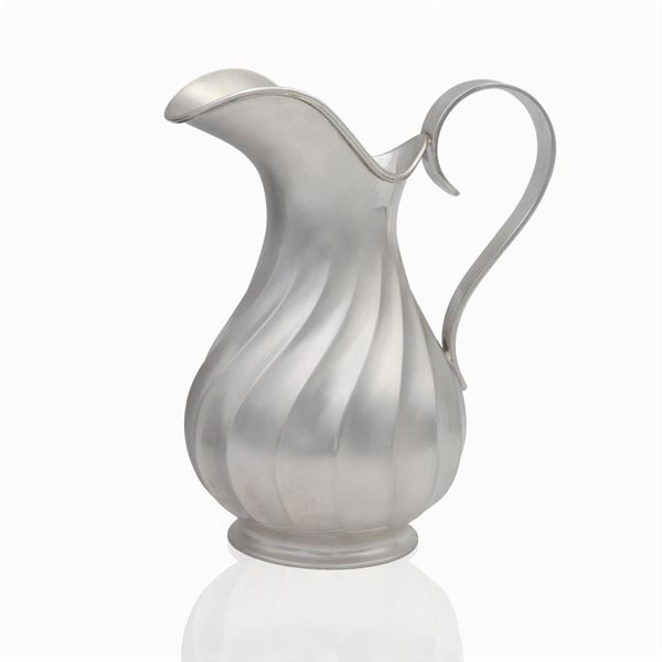 Caraffa in argento battuto